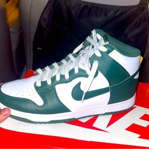 australia nike dunk highs size 10.5 worn once looks basically brand new